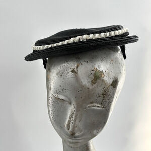 Vtg 1950s Black Tilt Platter Hat White Trim Bow Straw Fascinator